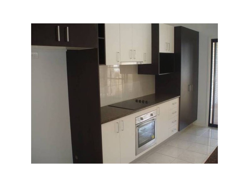 3 Somerset Lane, IVADALE LAKES, Little Mountain QLD 4551
