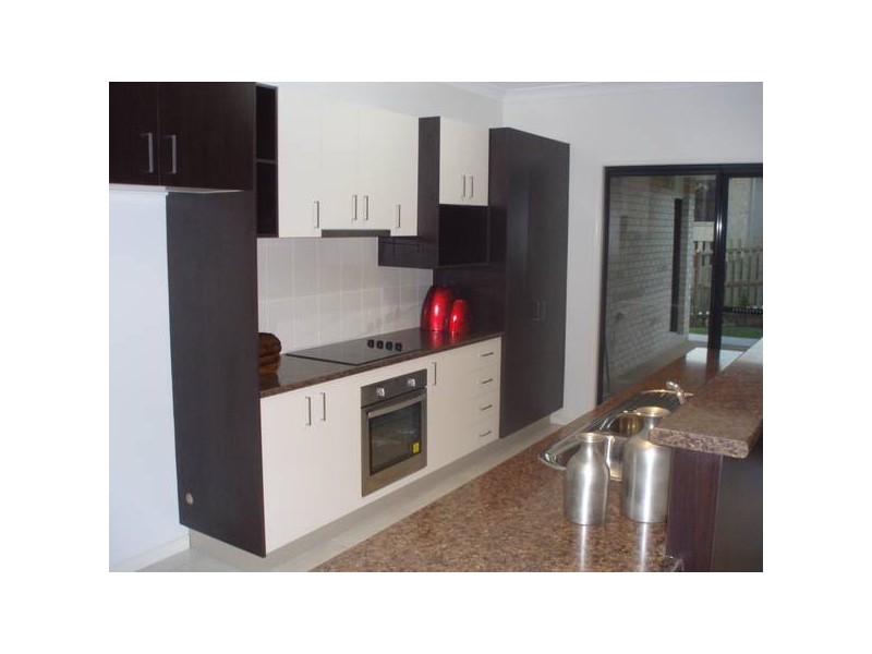 3 Somerset Lane, IVADALE LAKES, Little Mountain QLD 4551
