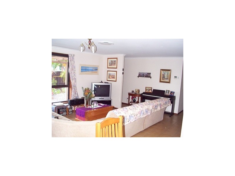 Milbong Street, Battery Hill QLD 4551