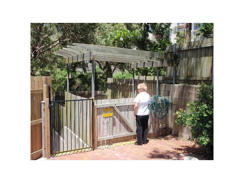 2/2 Upper Gay Terrace, Kings Beach QLD 4551