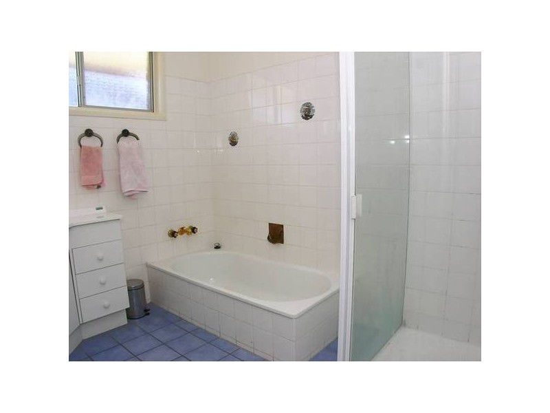 20 Ikara Street, BATTERY HILL, Caloundra QLD 4551