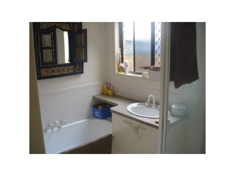 31 Lakeshore Place, Little Mountain QLD 4551