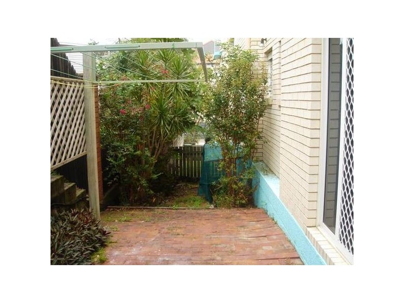 2/2 Upper Gay Terrace, Kings Beach QLD 4551