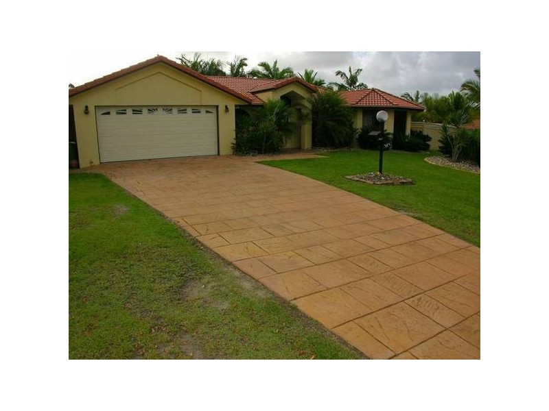 8 Berkley Place, Little Mountain QLD 4551