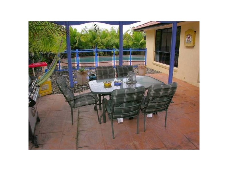 8 Berkley Place, Little Mountain QLD 4551