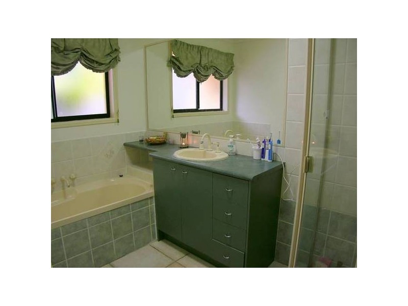 8 Berkley Place, Little Mountain QLD 4551