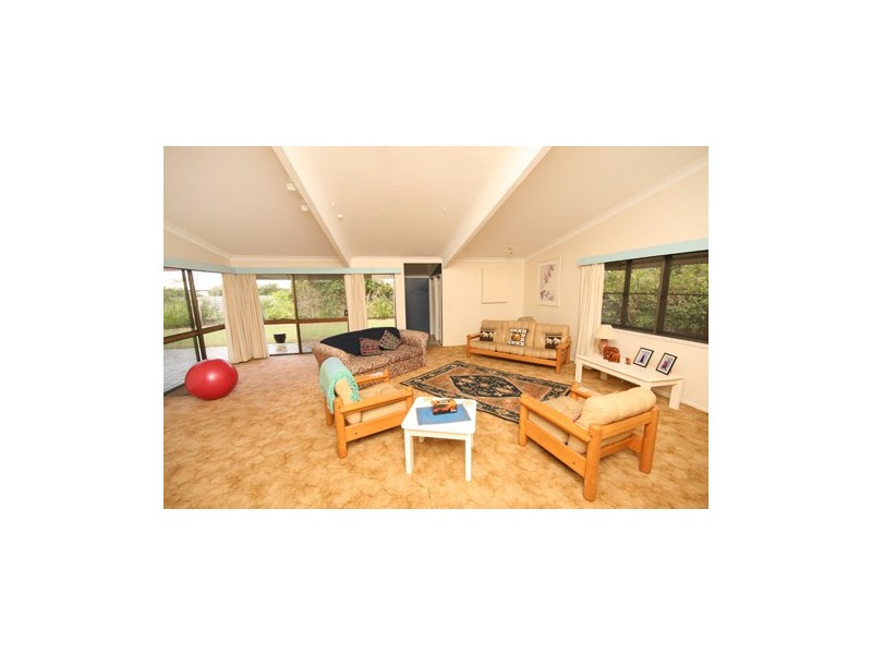 6 Ambako Place, Golden Beach QLD 4551