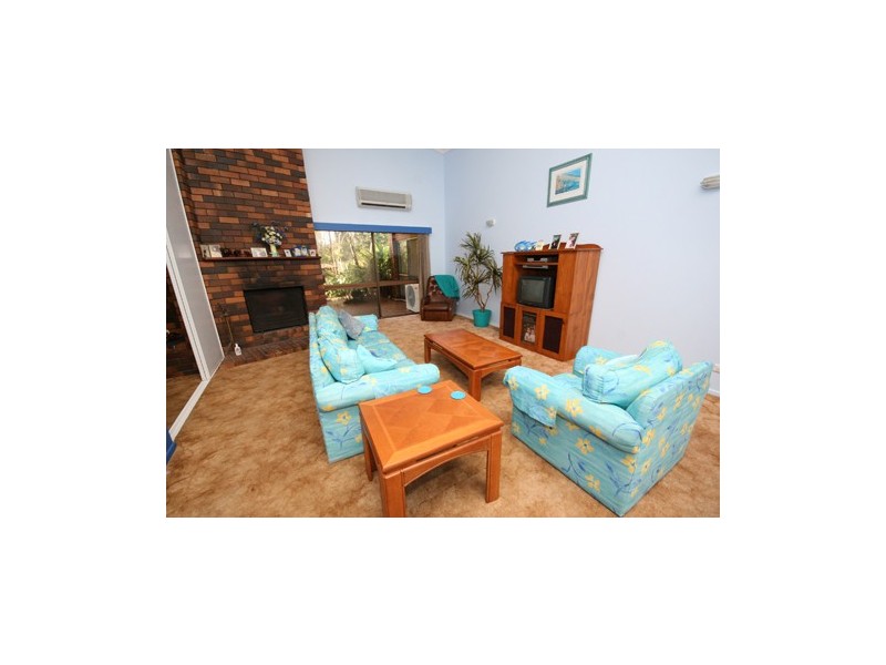6 Ambako Place, Golden Beach QLD 4551
