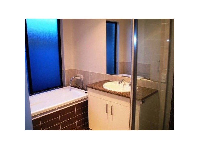 3 Somerset Lane IVADALE LAKES, Little Mountain QLD 4551