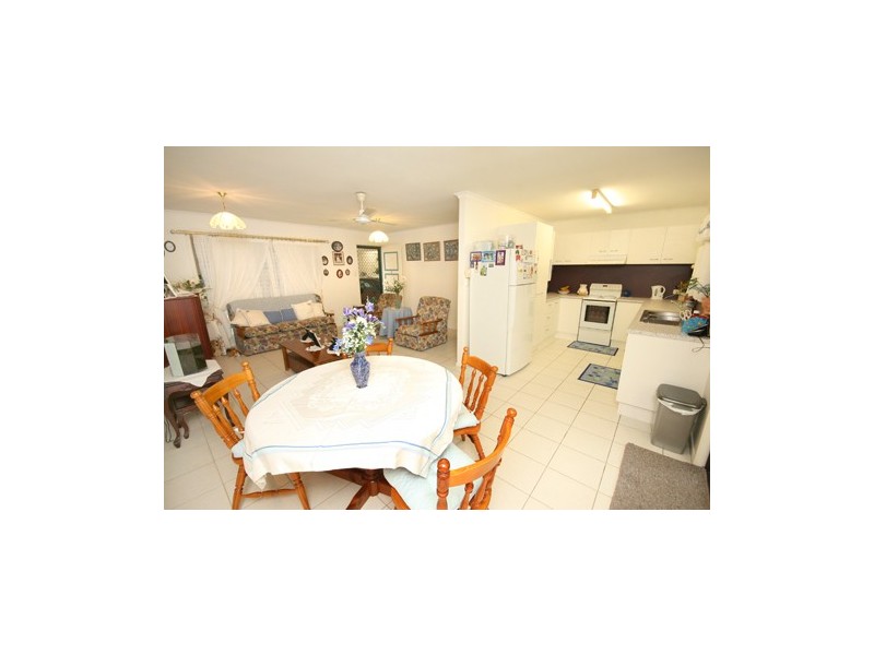 2/109 Westminster Avenue, Golden Beach, Caloundra QLD 4551