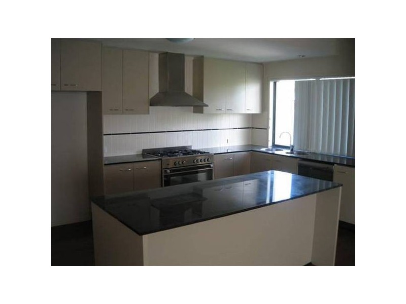 31 Tarawa Street, Kawana Island QLD 4575