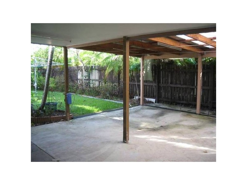 1 Milbong Street, Battery Hill QLD 4551