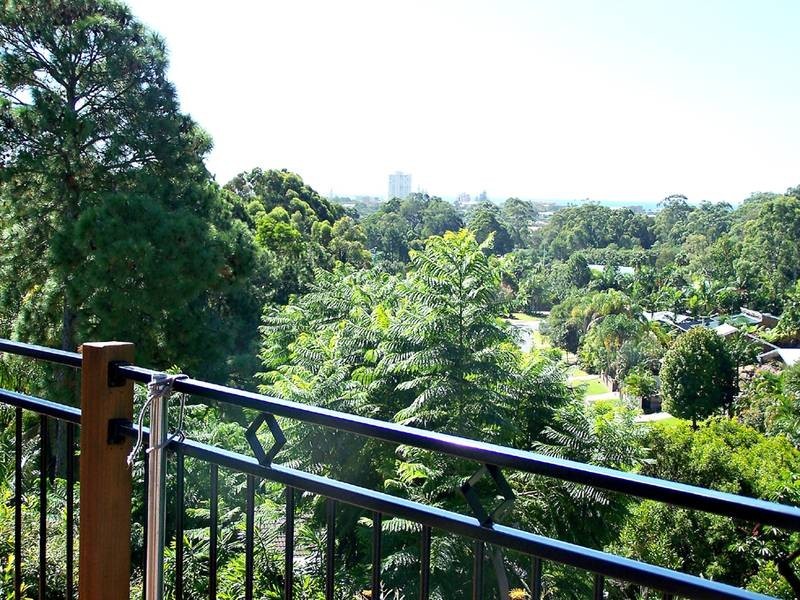 11 Crest Drive, Elanora QLD 4221