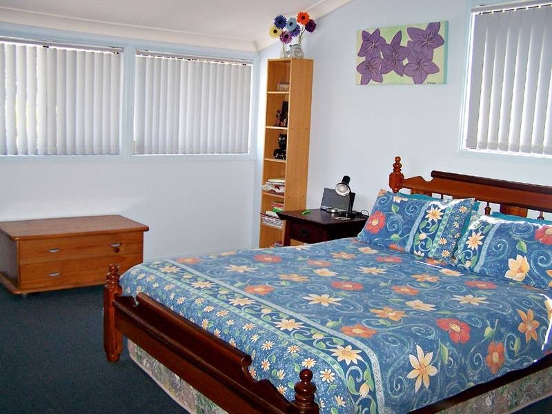 11 Crest Drive, Elanora QLD 4221