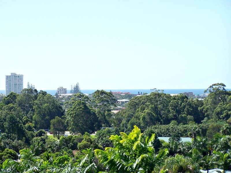 11 Crest Drive, Elanora QLD 4221
