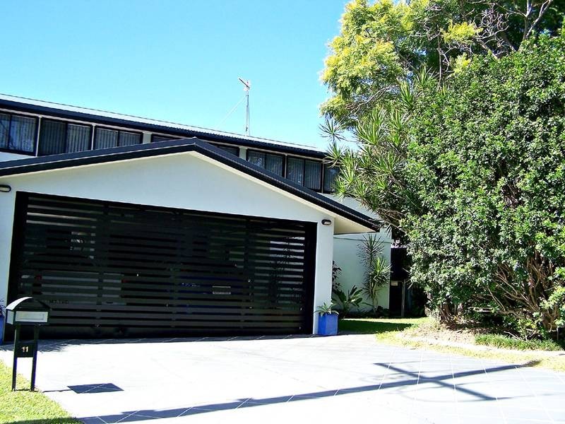 11 Crest Drive, Elanora QLD 4221