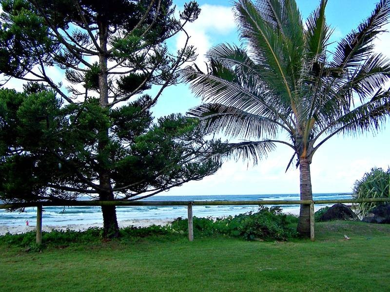 25 Jefferson Lane, Palm Beach QLD 4221