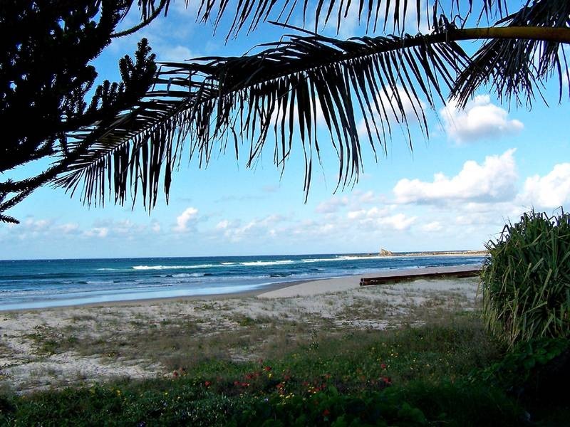 25 Jefferson Lane, Palm Beach QLD 4221