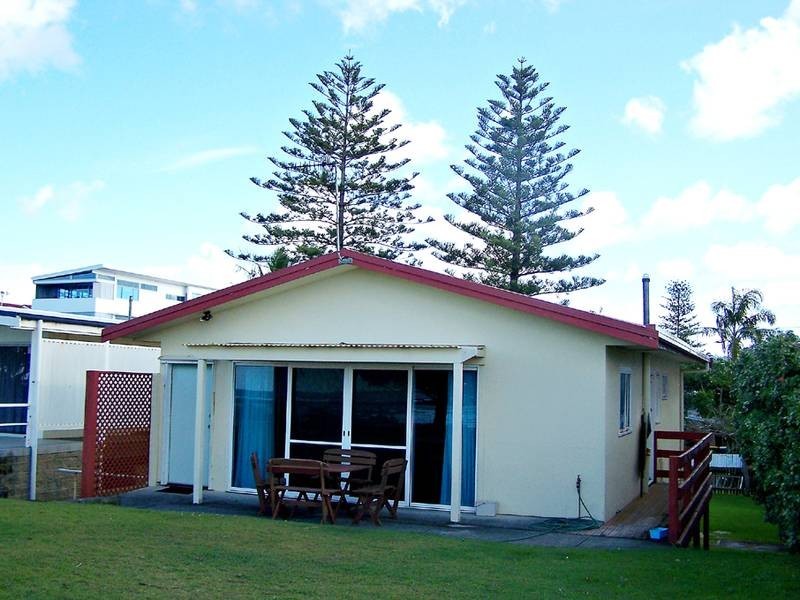 25 Jefferson Lane, Palm Beach QLD 4221