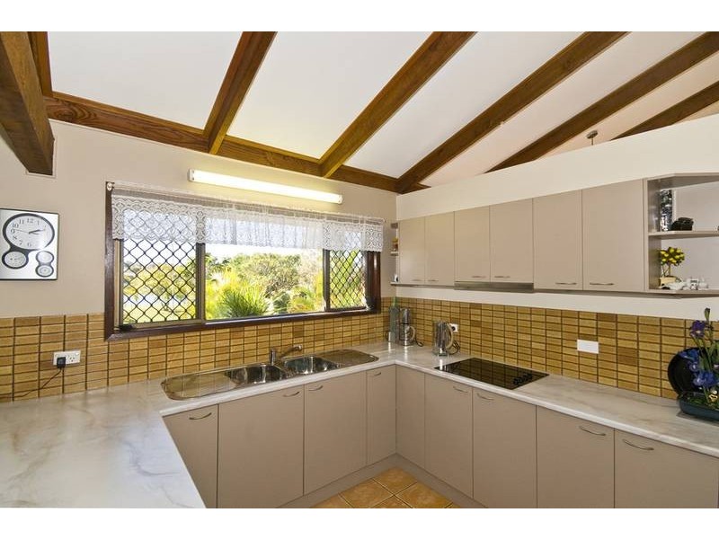 18 Murtha Drive, Elanora QLD 4221