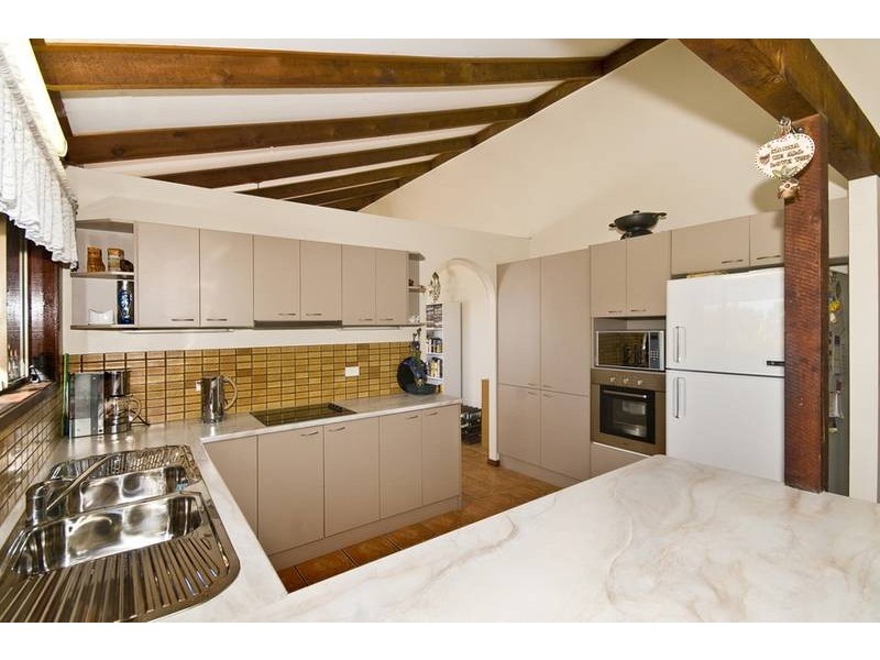 18 Murtha Drive, Elanora QLD 4221