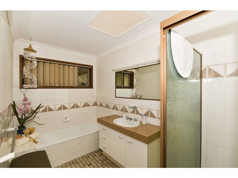 18 Murtha Drive, Elanora QLD 4221