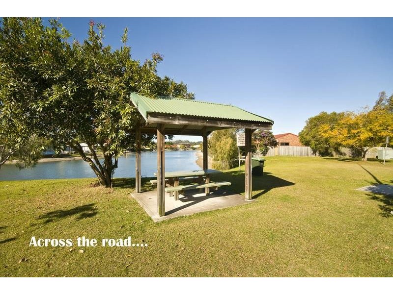 18 Murtha Drive, Elanora QLD 4221