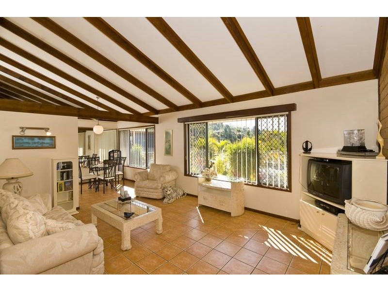 18 Murtha Drive, Elanora QLD 4221