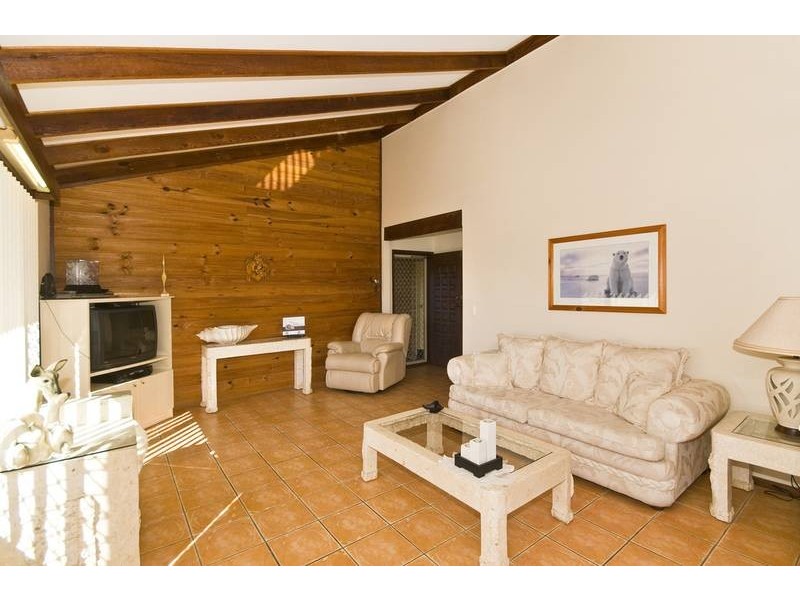 18 Murtha Drive, Elanora QLD 4221