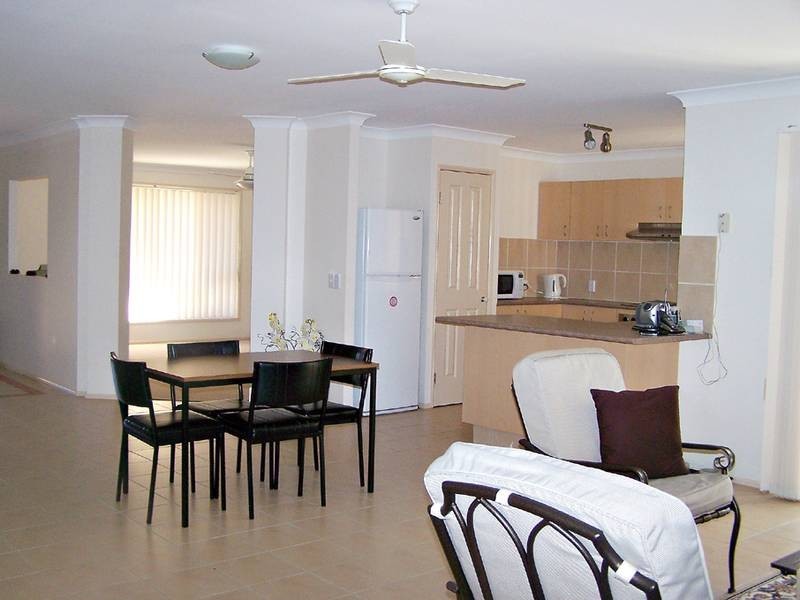 4 Bidwill Court, Elanora QLD 4221