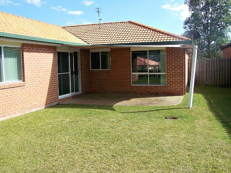 8 Tipuana Drive, Elanora QLD 4221