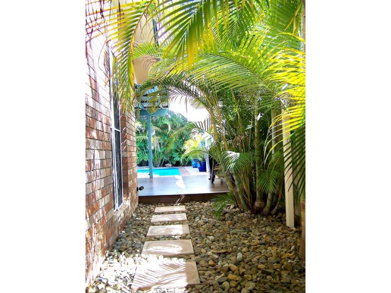 11 Damson Place, Elanora QLD 4221