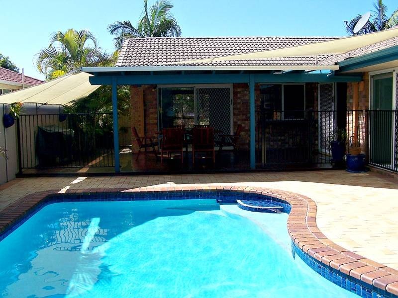 11 Damson Place, Elanora QLD 4221