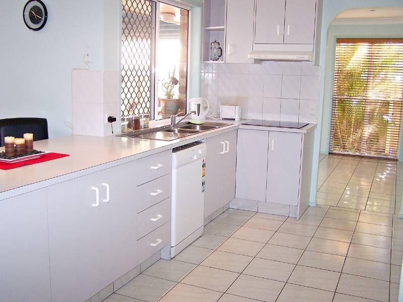 11 Damson Place, Elanora QLD 4221