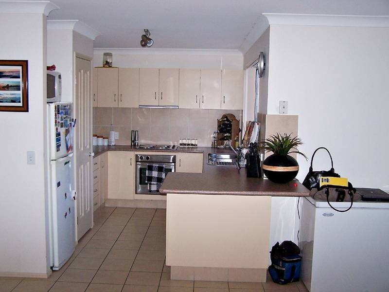 8 Tussock Crescent, Elanora QLD 4221