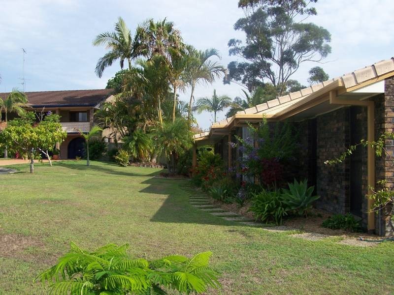2 Larentia Street, Currumbin Waters QLD 4223
