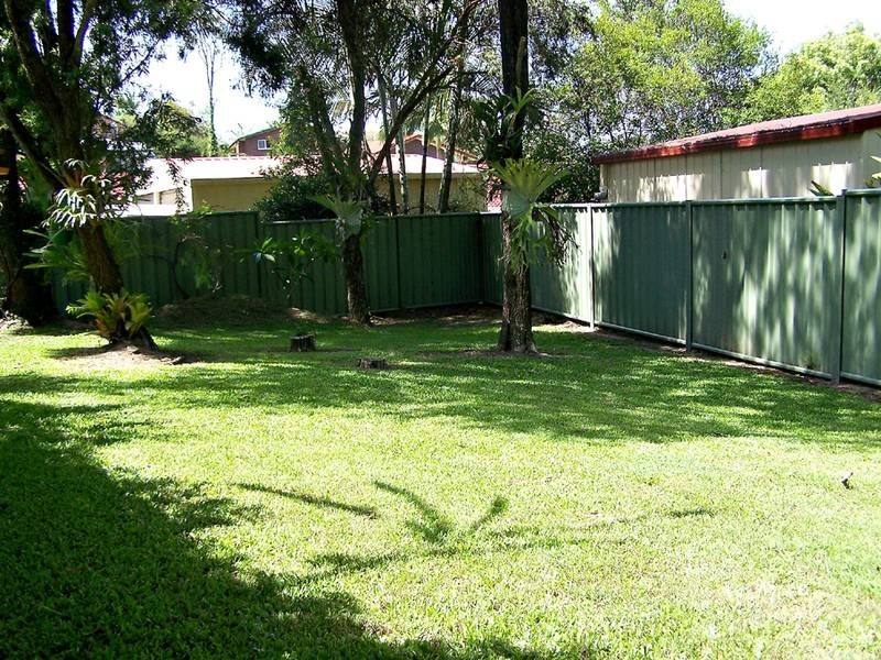 4 Radiata Court, Elanora QLD 4221