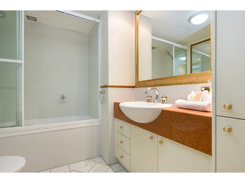 103/220 The Esplanade, Burleigh Heads QLD 4220