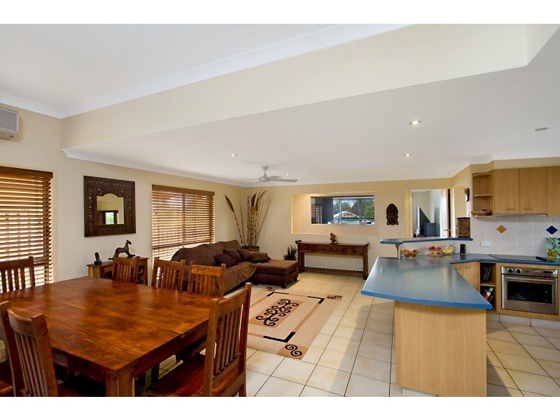 18 Tipuana Drive, Elanora QLD 4221