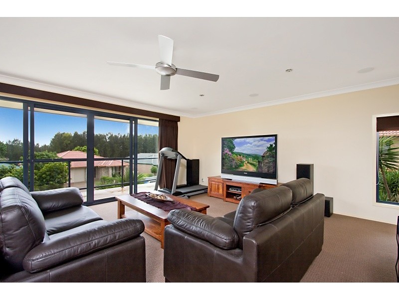 18 Tipuana Drive, Elanora QLD 4221