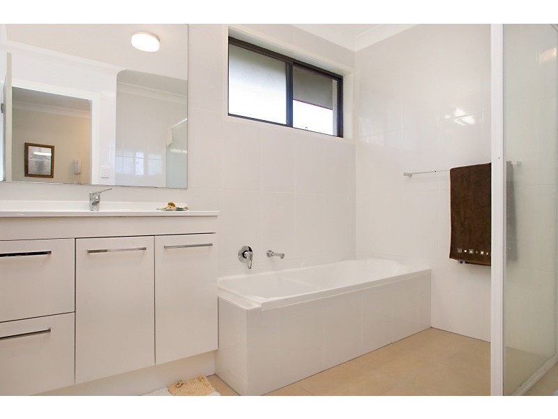 7 Dongara Close, Elanora QLD 4221