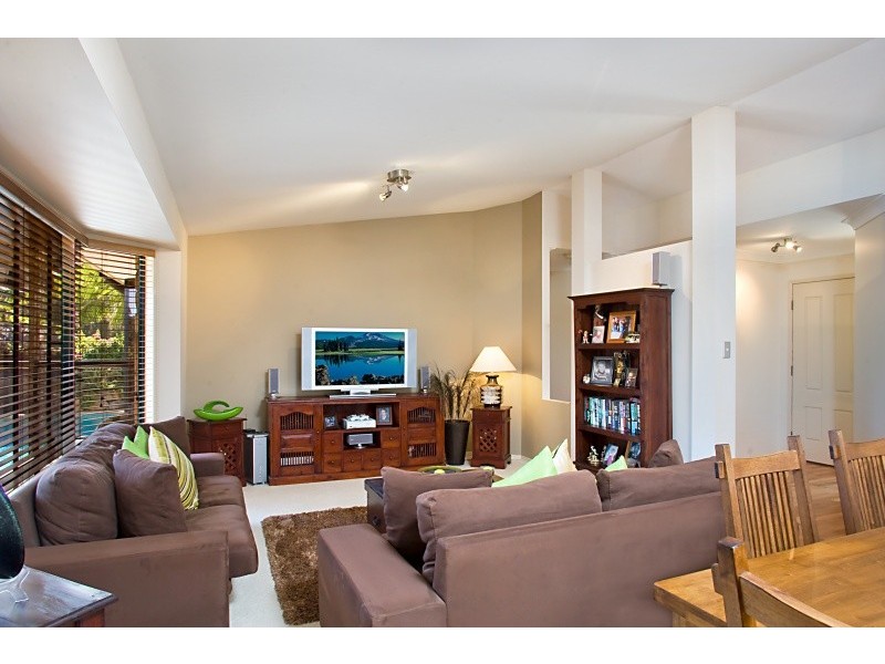 21 Tipuana Drive, Elanora QLD 4221