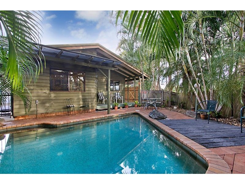 8 Flaminia Street, Currumbin Waters QLD 4223