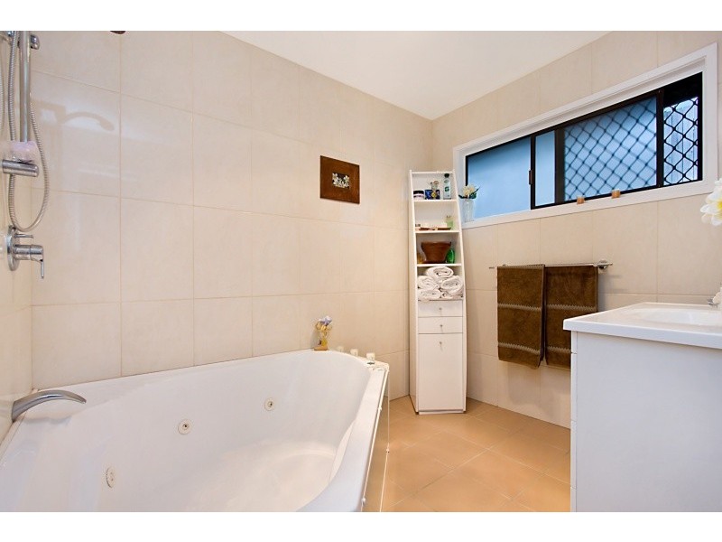 8 Flaminia Street, Currumbin Waters QLD 4223