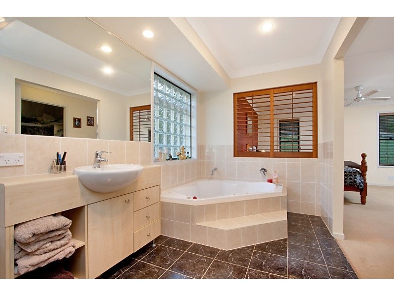 13 Bidwill Court, Elanora QLD 4221
