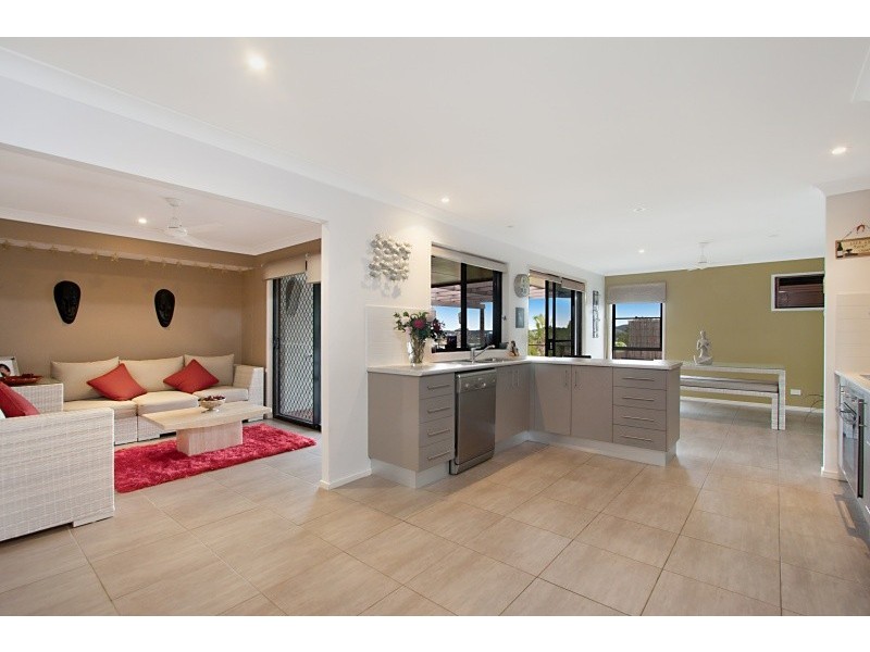 6 Doubleview Drive, Elanora QLD 4221