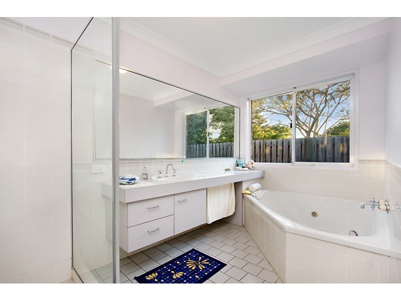 1 Angelica Street, Elanora QLD 4221