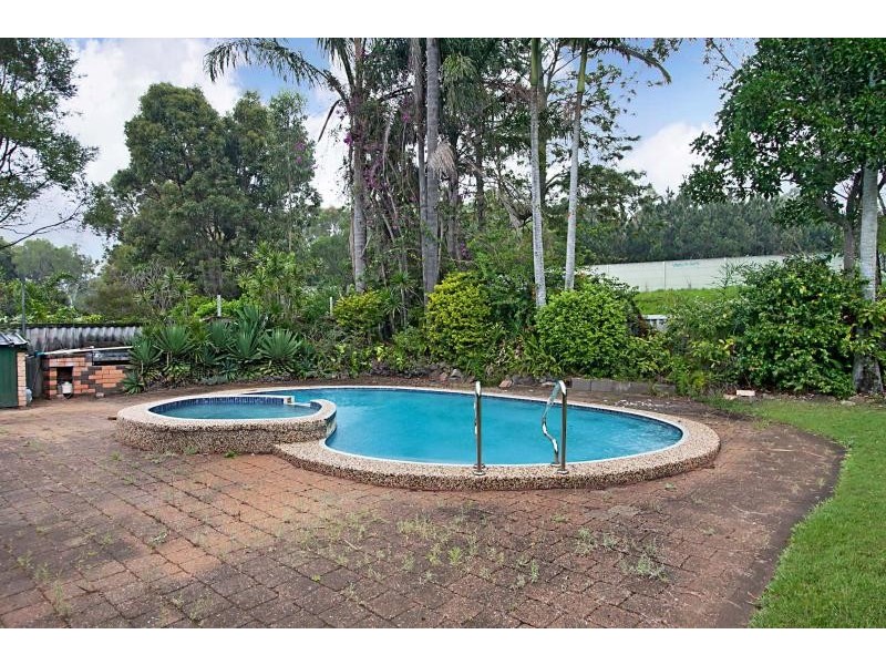 15 Colvillea Court, Palm Beach QLD 4221