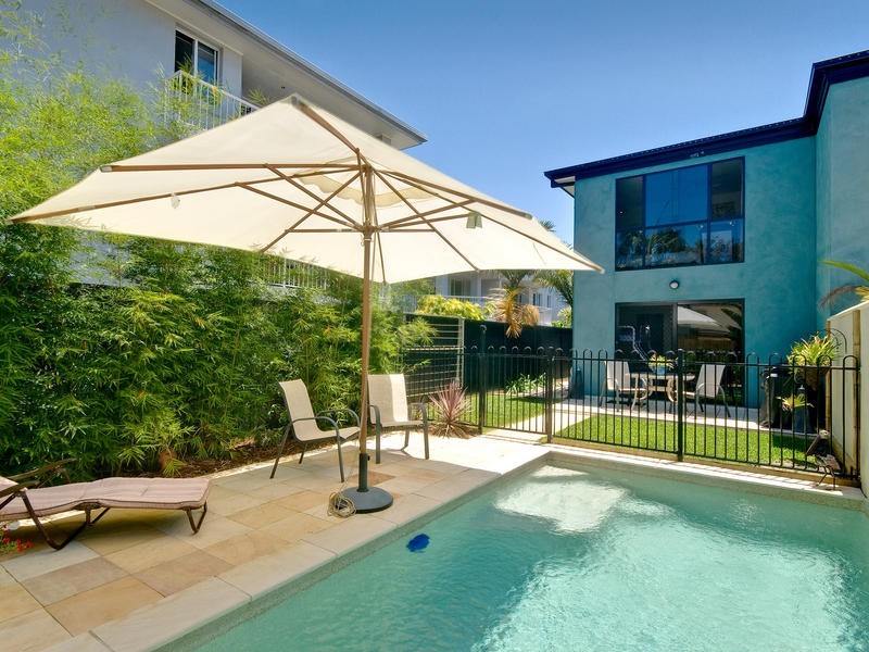 2/61 Leyte Avenue, Palm Beach QLD 4221