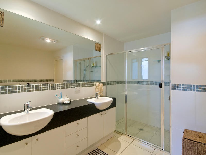 2/61 Leyte Avenue, Palm Beach QLD 4221